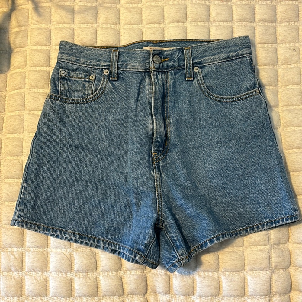 LEVI’S PREMIUM HIGH LOOSE SHORTS